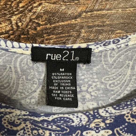 Rue21 | Blue/White Halter Neck Tank Top (size M) 💙 - Picture 3 of 4